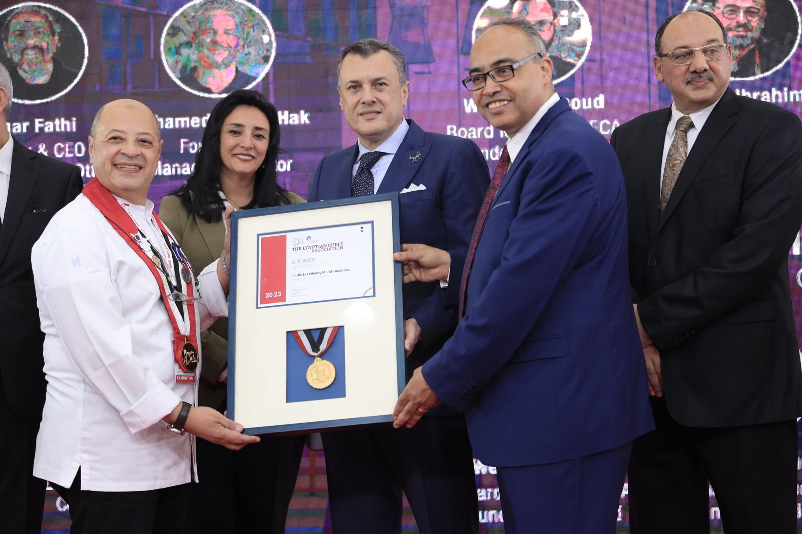 وزير السياحة والآثار 