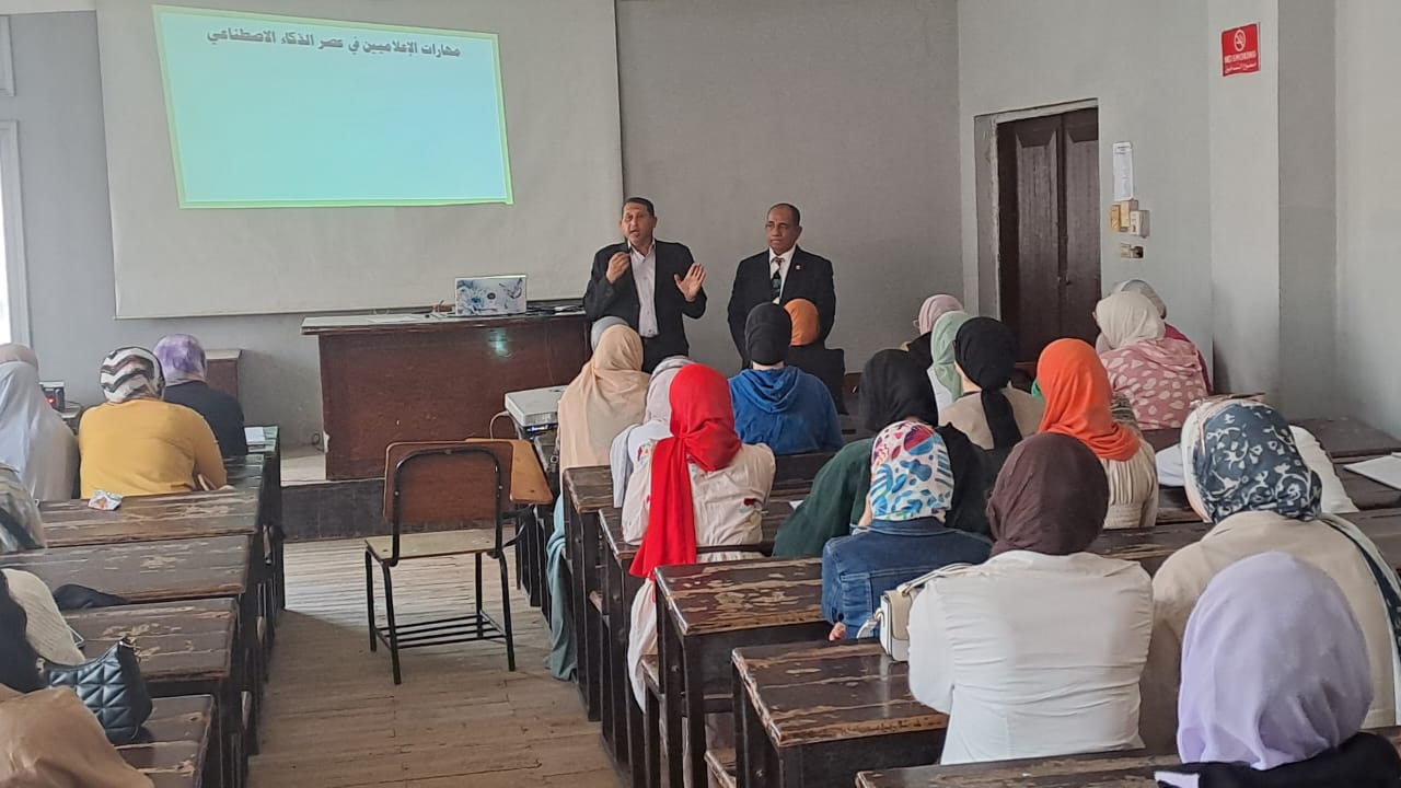 جانب من الندوة 