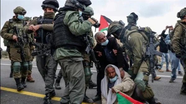 الفلسطينيون 