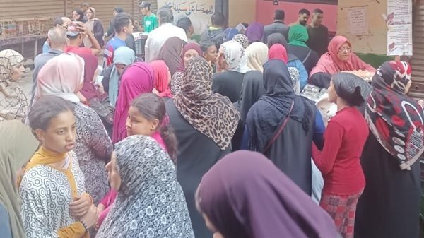 صور من توافد المواطنين علي المعرض