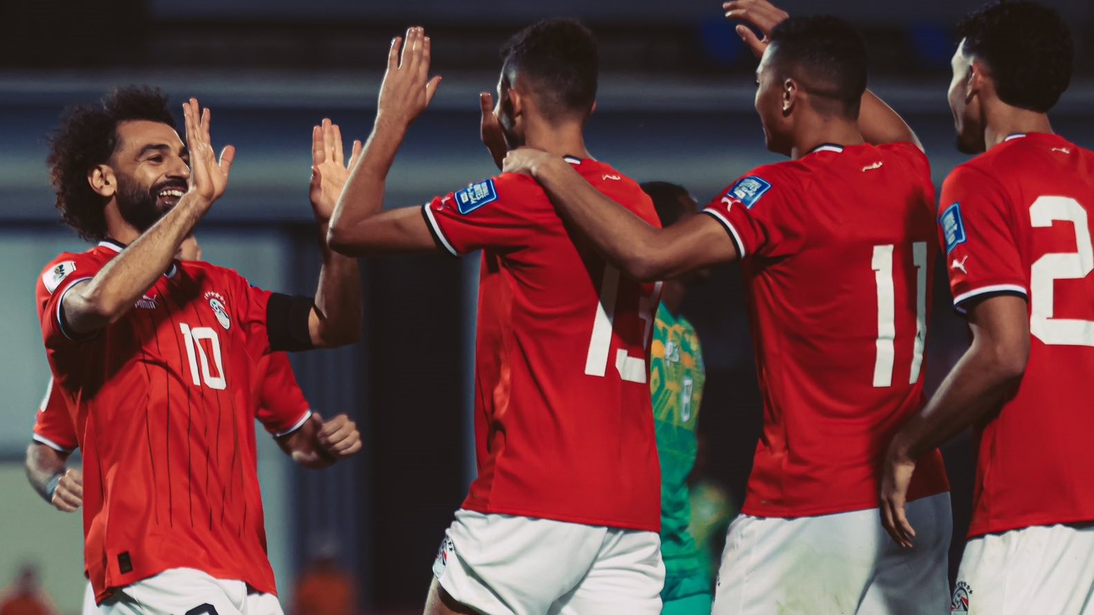 صلاح ولاعبو المنتخب 