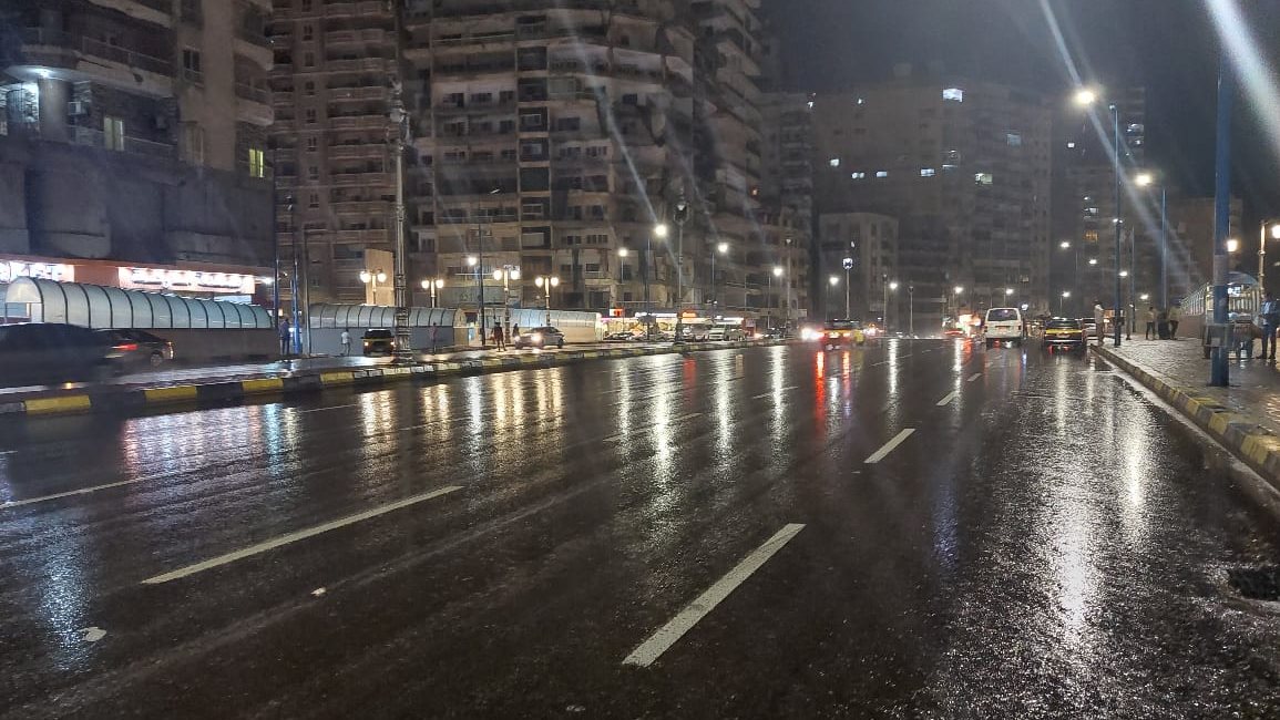 سقوط أمطار غزيرة بالإسكندرية سقوط أمطار غزيرة بالإسكندرية