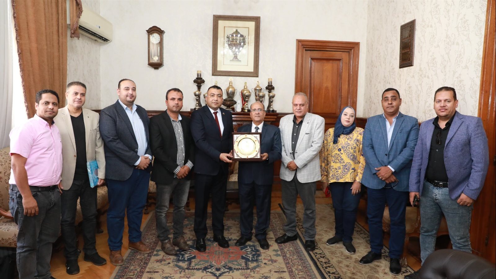 وفد مستقبل وطن يكرم رئيس شركة المياه بالاسكندرية