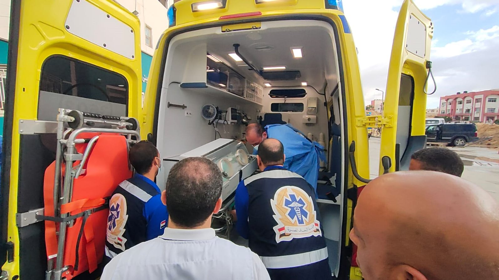 وصول الأطفال الخدج إلى مستشفى العريش 