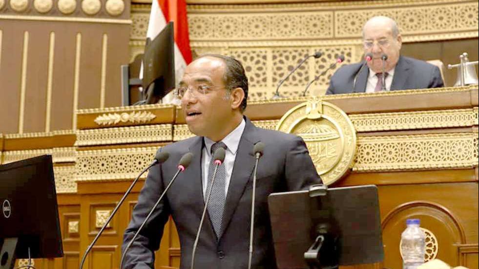  الدكتور علي مهران، رئيس لجنة الصحة والسكان بمجلس الشيوخ