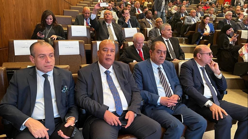 خلال المؤتمر