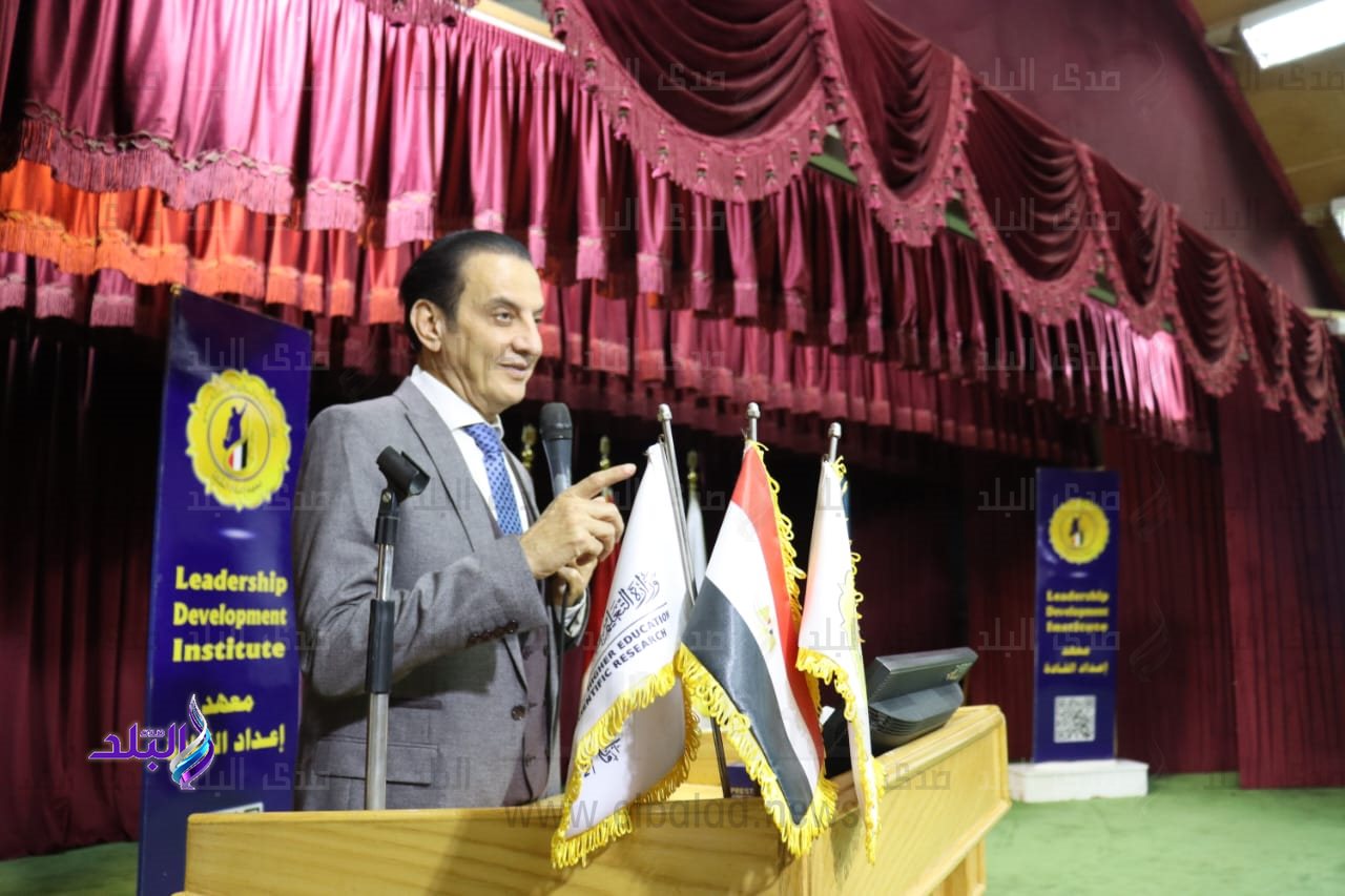 طارق علام فى لقاء مفتوح فى حب الوطن بمعهد إعداد القادة