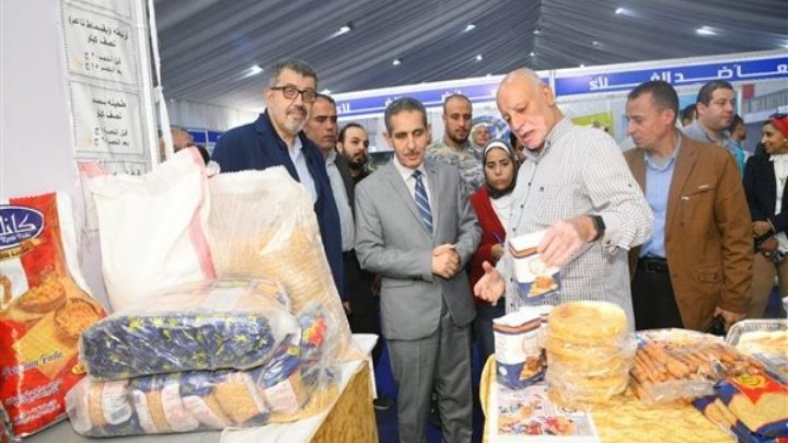 محافظ الغربية يفتتح أكبر معرض لبيع السلع الغذائية 