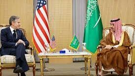 وزير الخارجية الأمريكي مع نظيرة السعودي