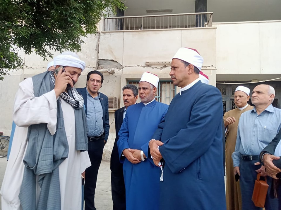 وفد من الأزهر يقدم واجب العزاء في شهداء العلم