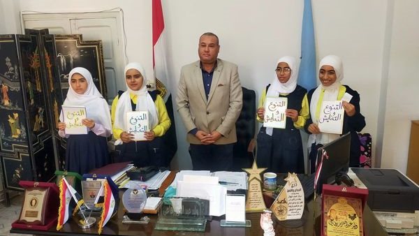 مديرالشباب والرياضة خلال استقبال فتيات الأزهر 