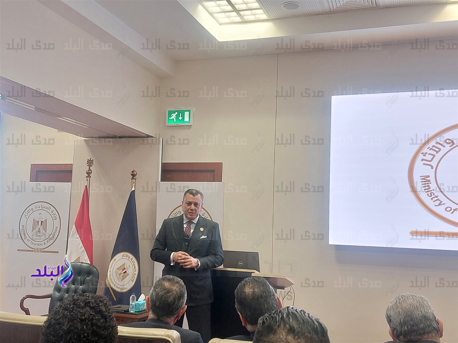 وزير السياحة والآثار 