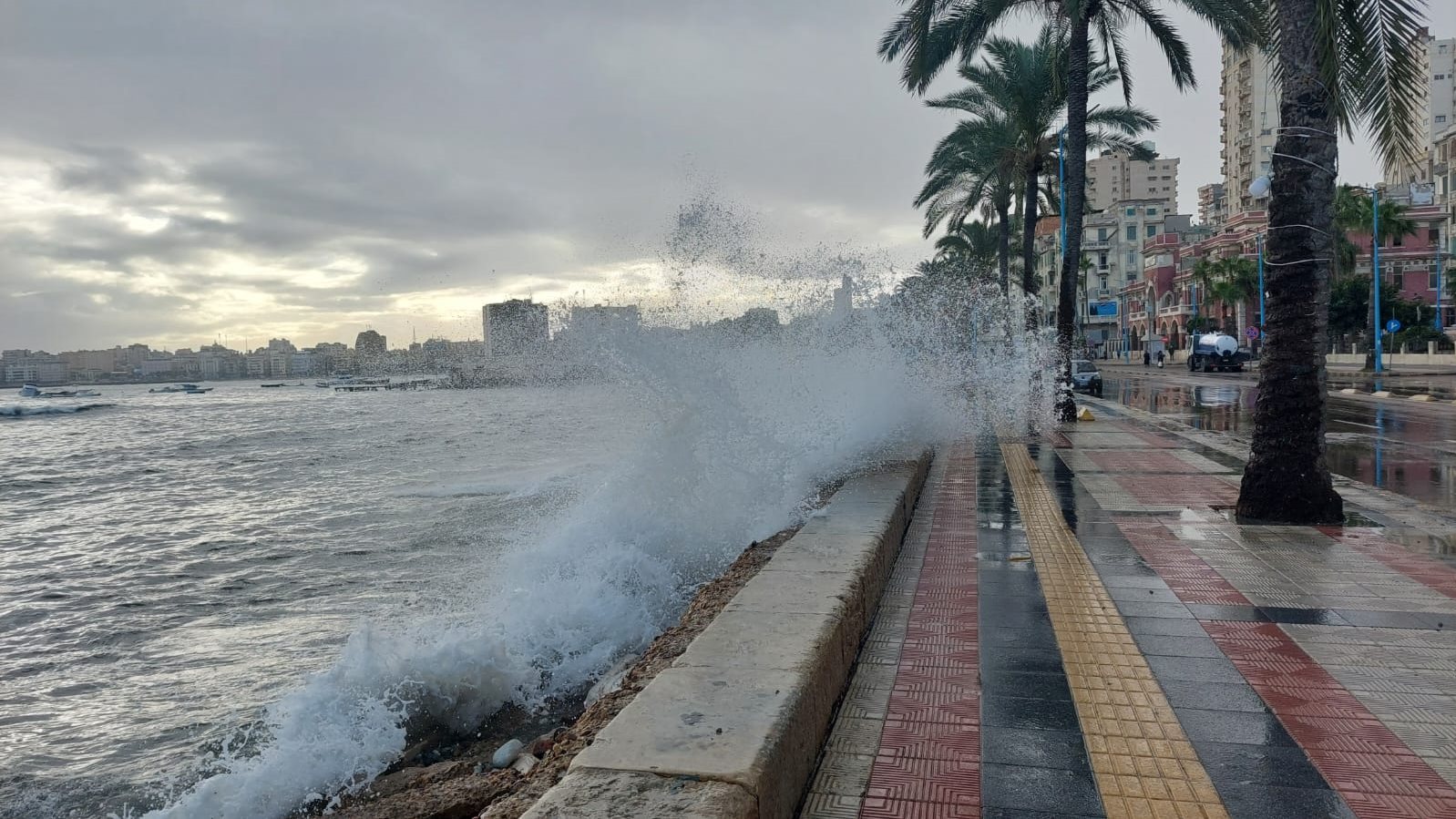 صورة من كورنيش الإسكندرية