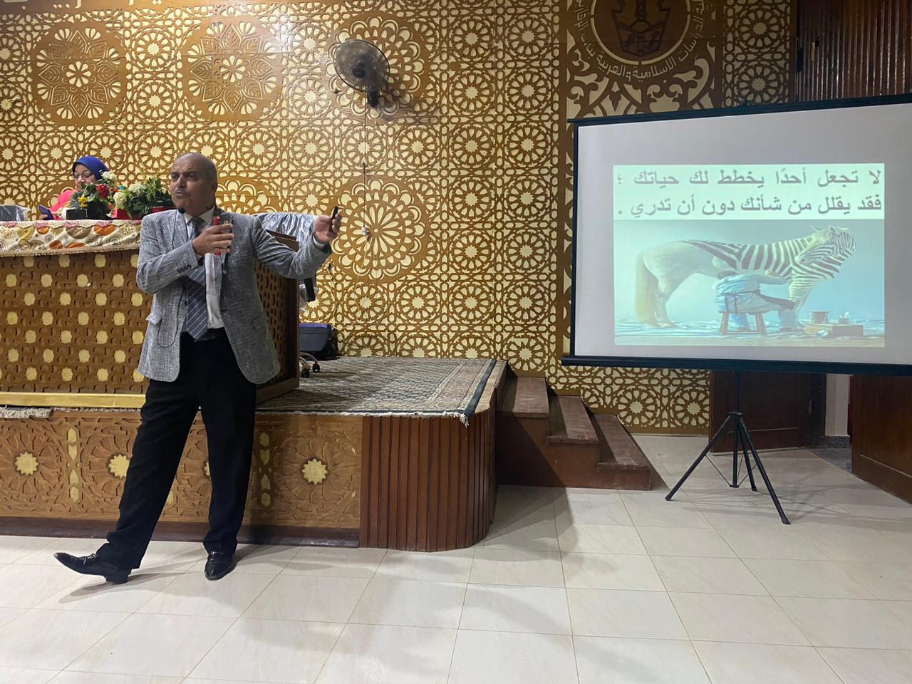 محاضرة بكلية الدراسات الإسلامية