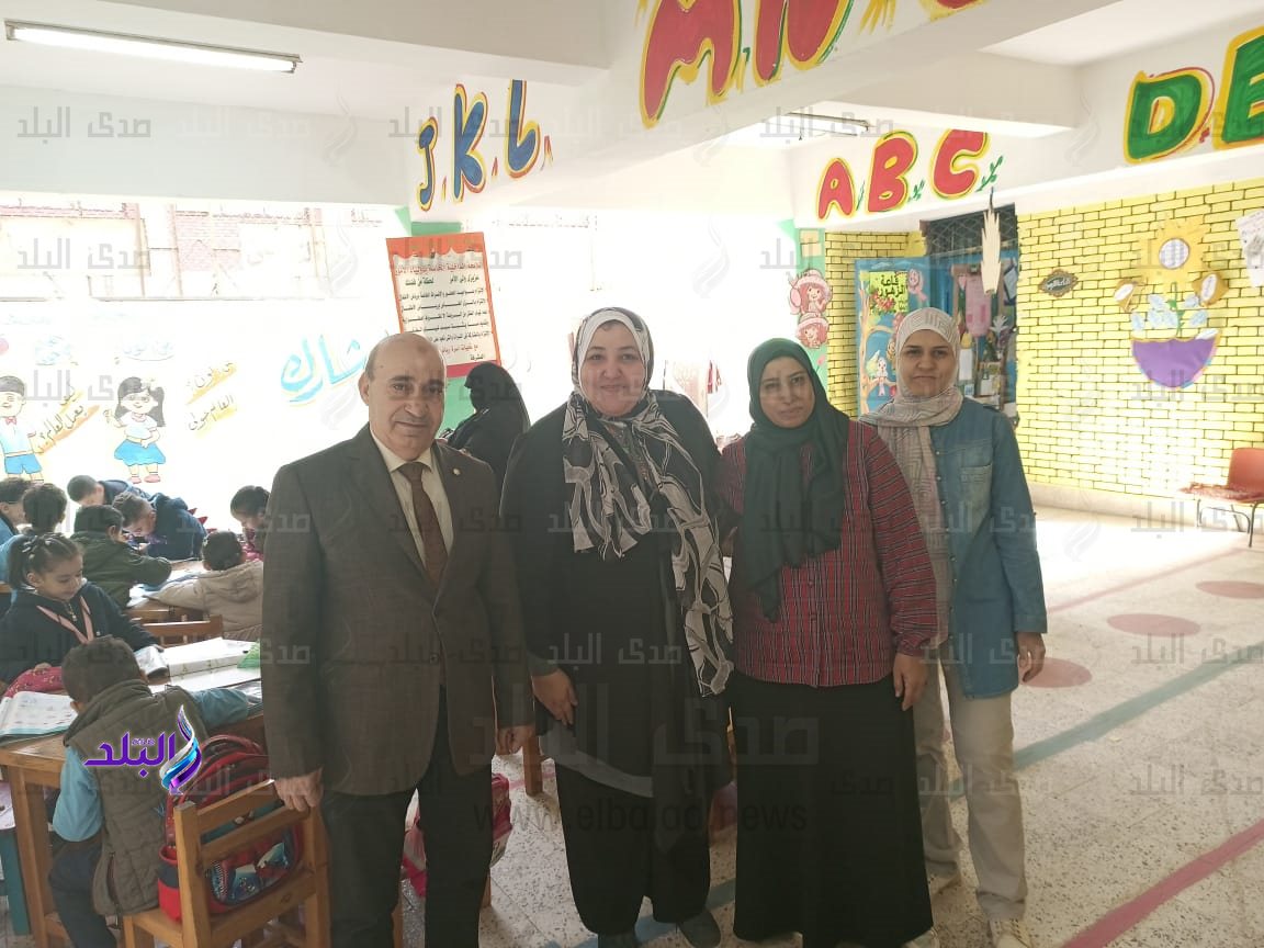 المستشار محمد صدقي نصار يسلم طفاية وخرطوم حريق وبكارة وحامل حائط  لمدرسة الدكتور   علي مصطفى6