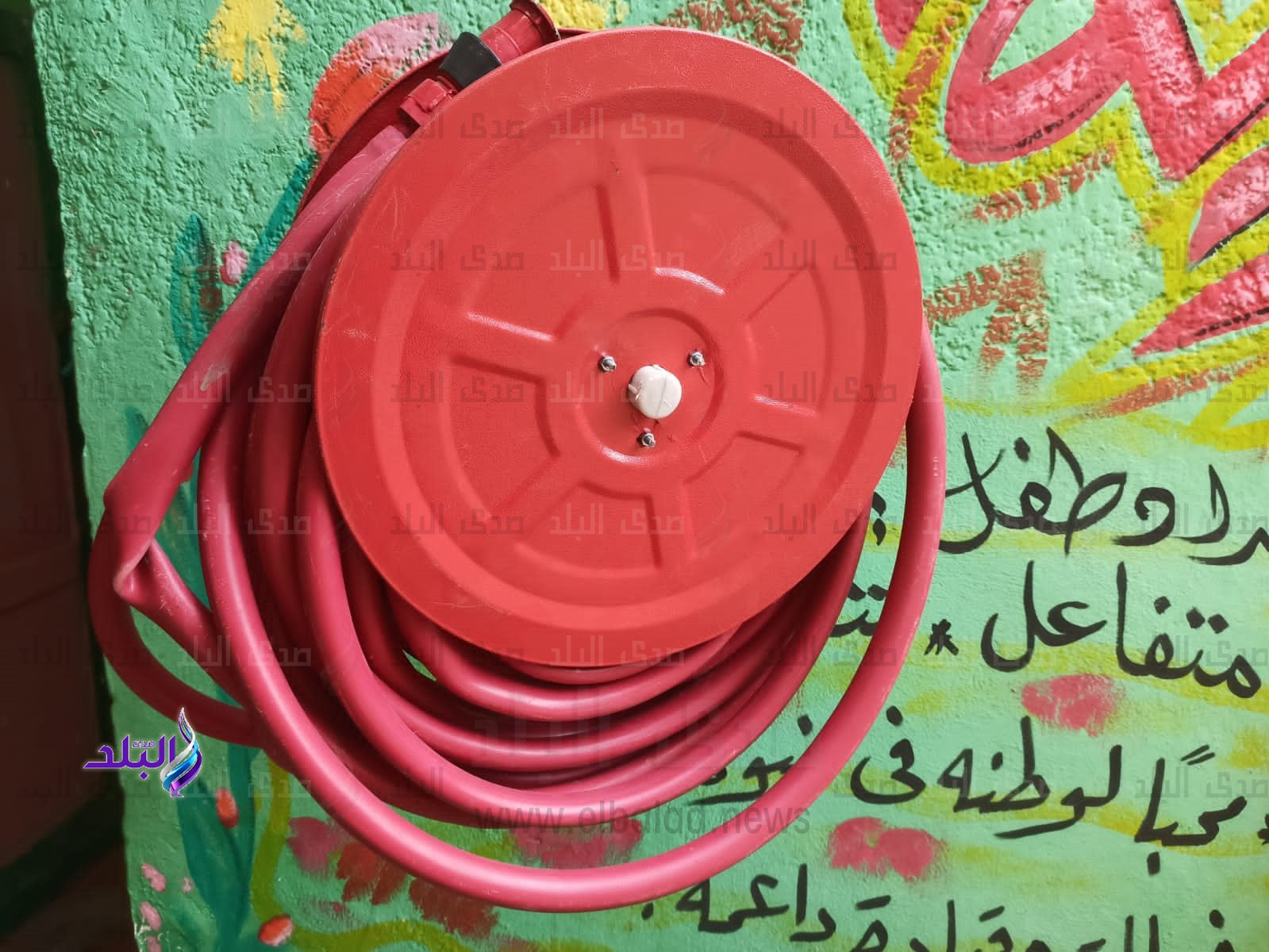 المستشار محمد صدقي نصار يسلم طفاية وخرطوم حريق وبكارة وحامل حائط  لمدرسة الدكتور   علي مصطفى2