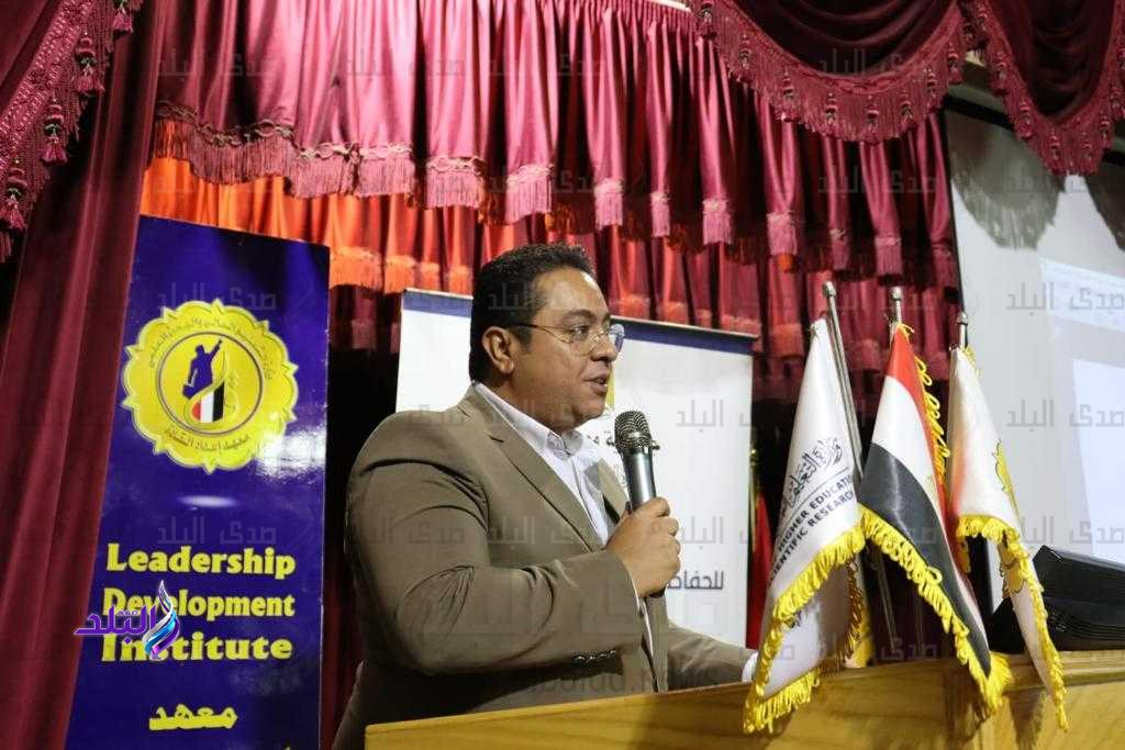 مناقشة الأبعاد الاجتماعية والدينية في العلاقات الأسرية ضمن فعاليات برنامج تدريب المدربين