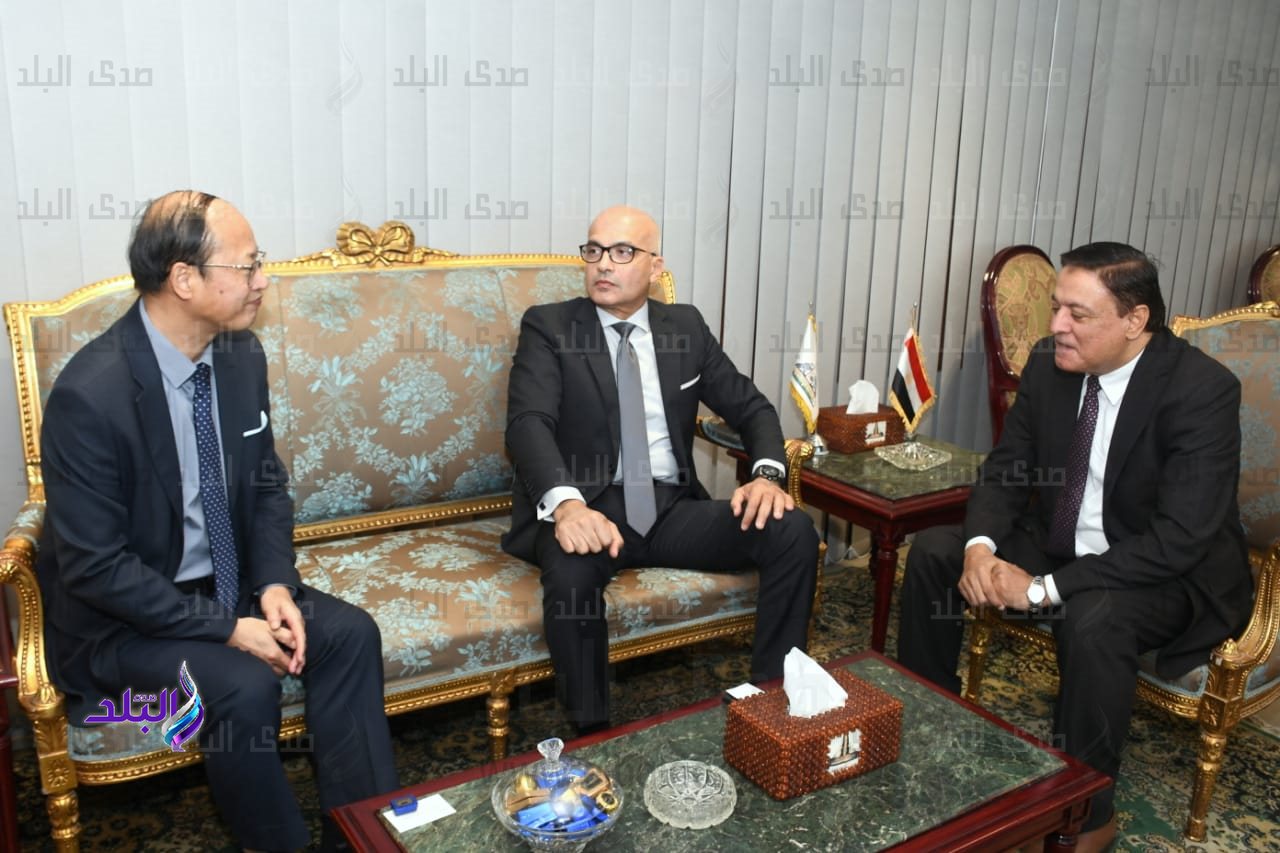 رئيس جامعة عين شمس يستقبل الوزير مفوض التعليمي مدير المكتب التعليمي والعلمي والتكنولوجي بالسفارة الصينية