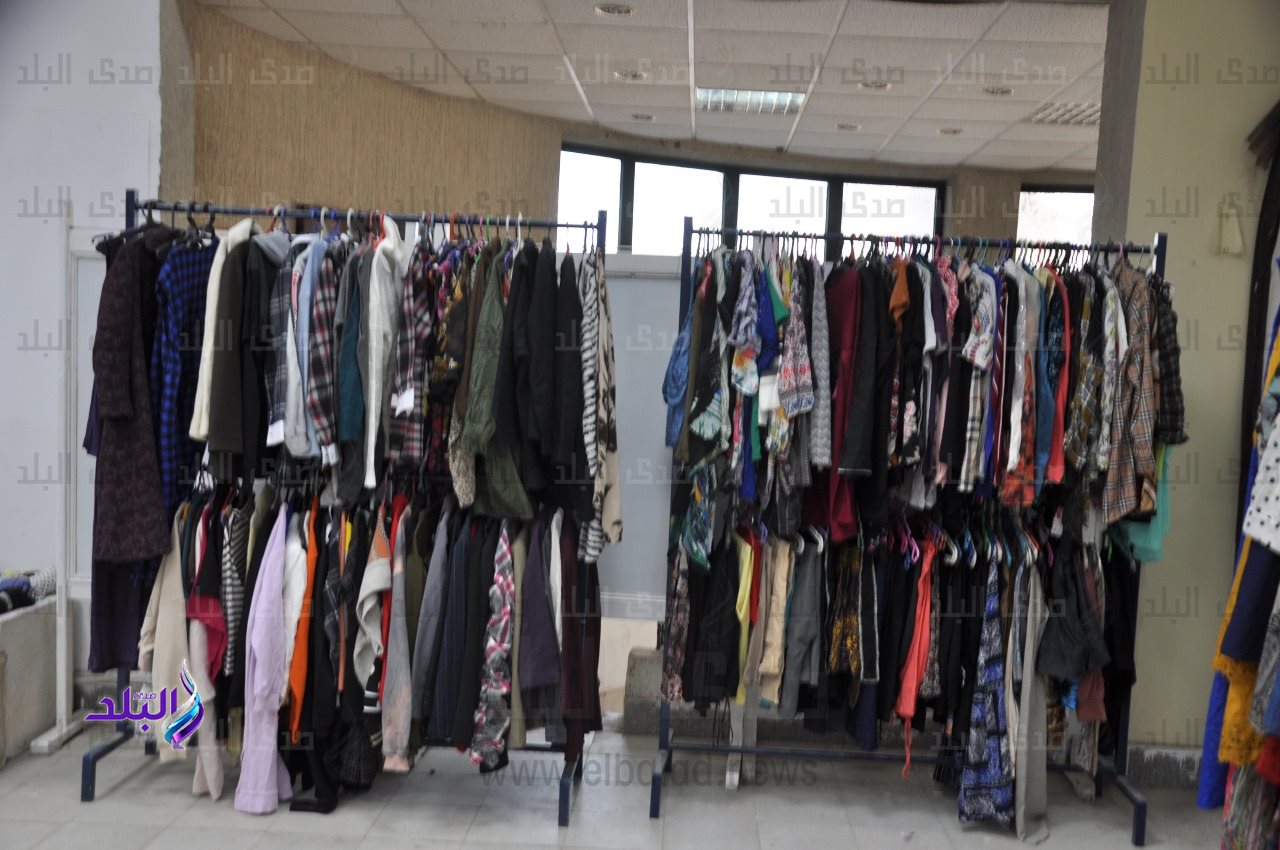 جامعة حلوان تنظم المعرض الخيرى لطلاب الجامعة بالتعاون مع بنك الكساء المصري