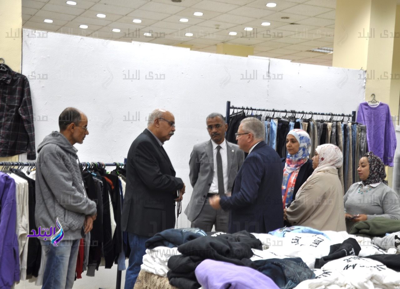 جامعة حلوان تنظم المعرض الخيرى لطلاب الجامعة بالتعاون مع بنك الكساء المصري