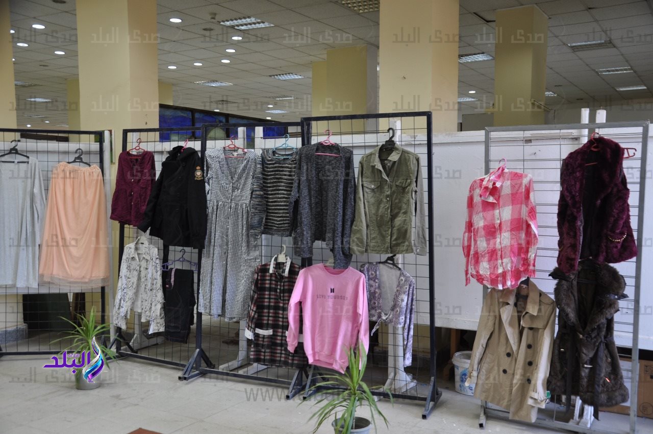 جامعة حلوان تنظم المعرض الخيرى لطلاب الجامعة بالتعاون مع بنك الكساء المصري