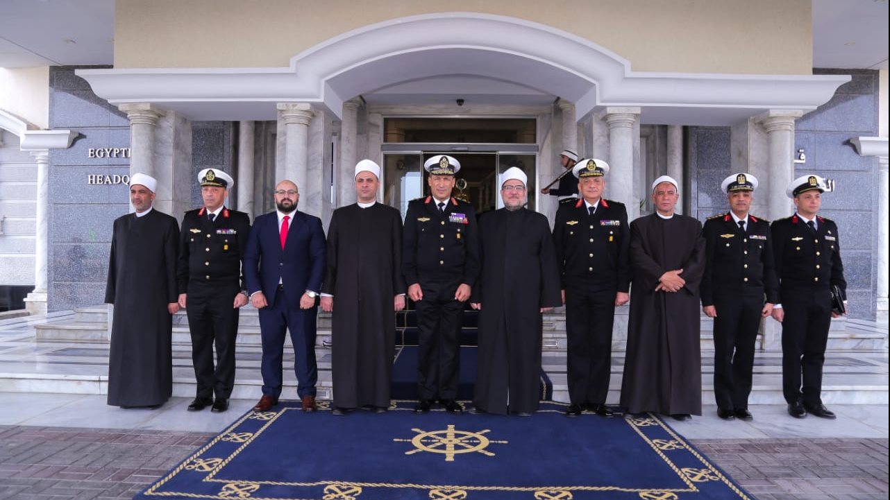 القوات البحرية تستقبل وفد الأئمة والواعظات
