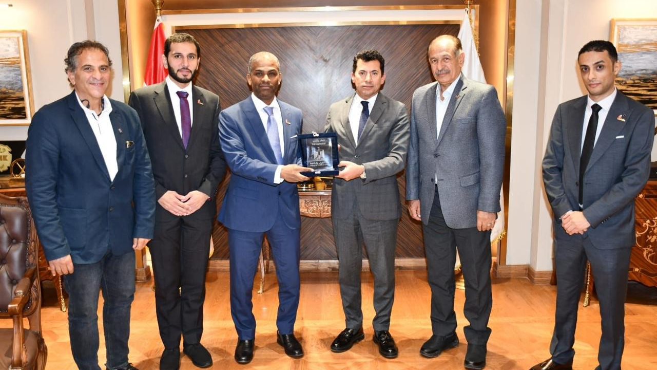 وزير الرياضة يلتقي رئيسي الاتحادين المصري والاماراتي لكرة ال