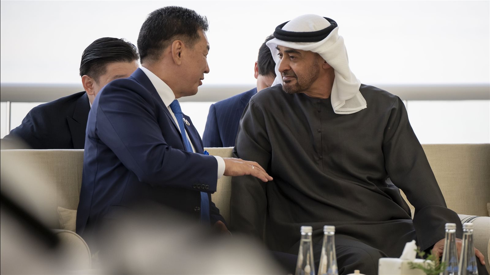رئيس الامارات يستقبل رئيس منغوليا 