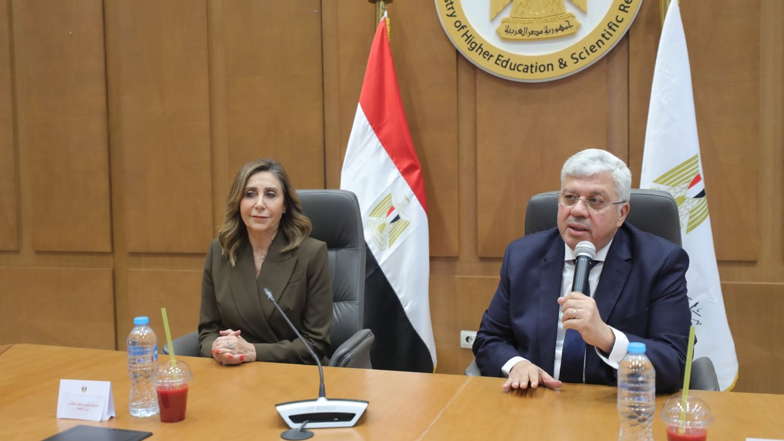 وزيرة الثقافة