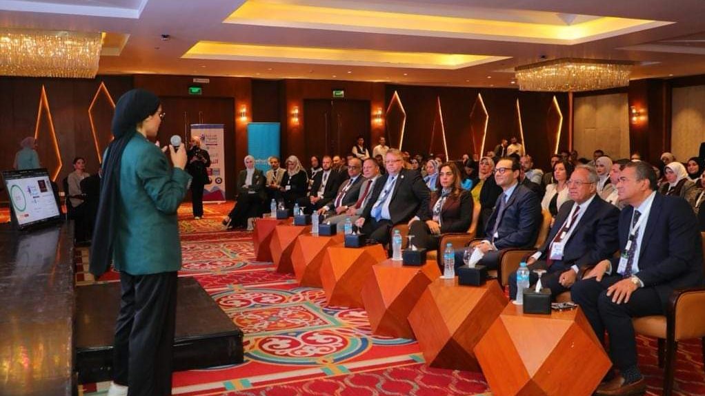 منال عوض محافظ دمياط