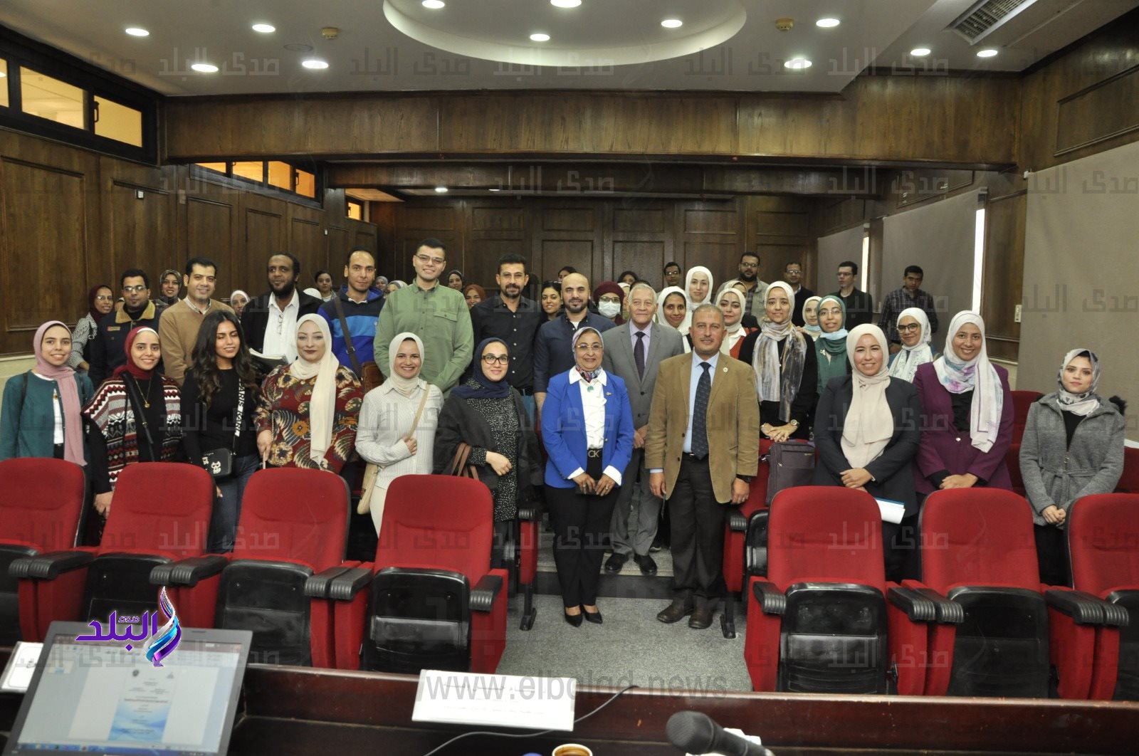 مكتب الجوائز بجامعة عين شمس يواصل زياراته التوعوية والدعم الفني  والتعريف بالجوائز وشروطها بكلية التجارة2