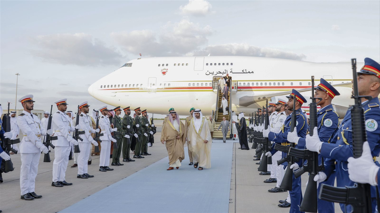 ملك البحرين يصل الإمارات