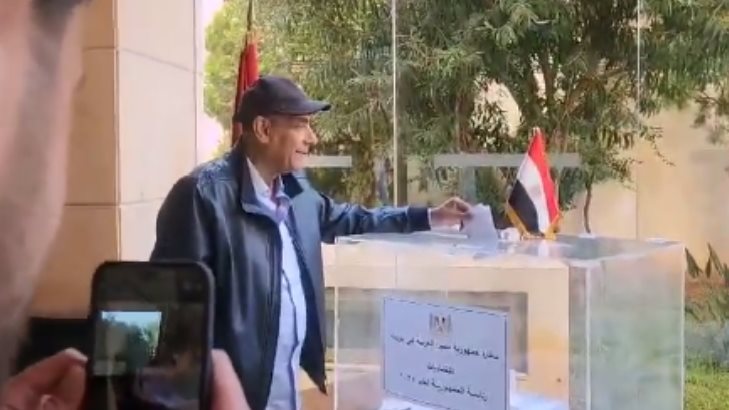 أحمد بدير يدلي بصوته 