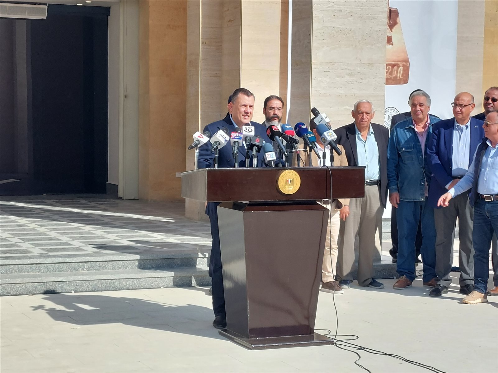 وزير السياحة والآثار 