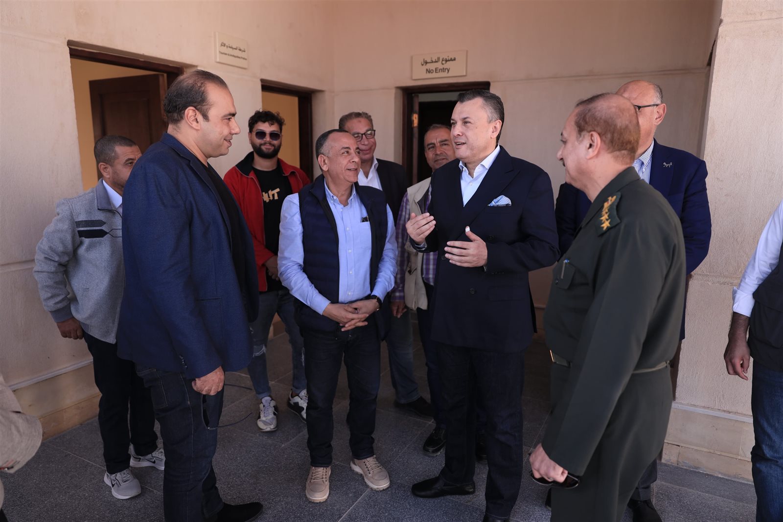 وزير السياحة والآثار 