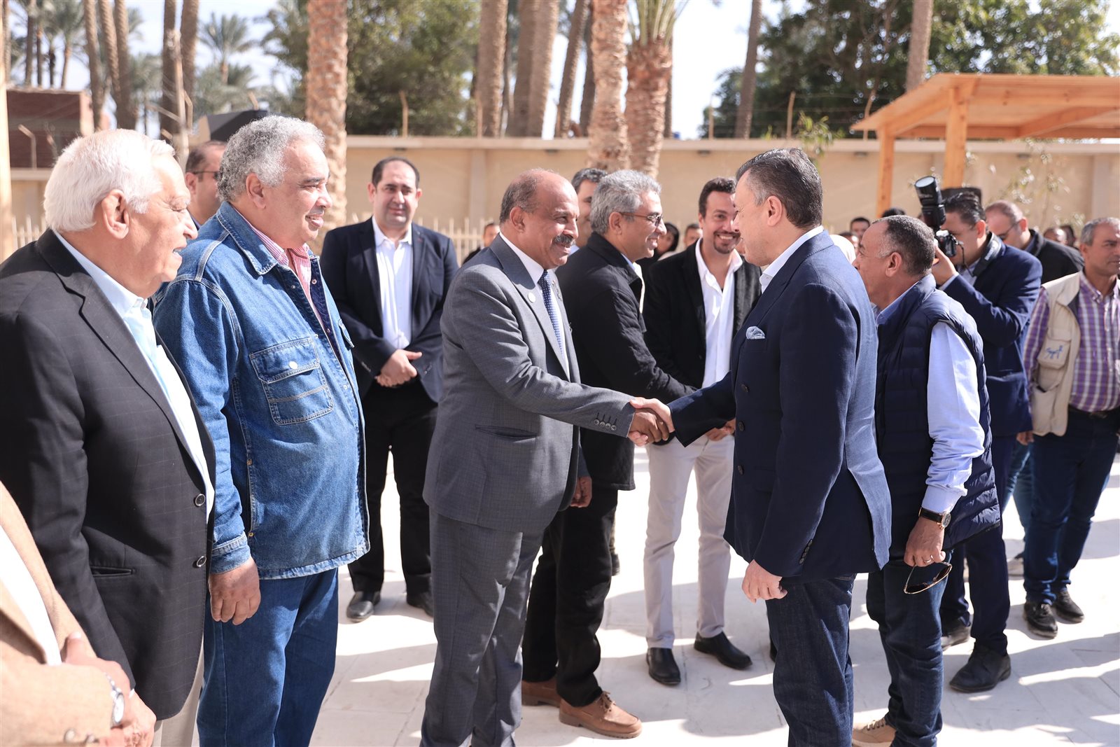وزير السياحة والآثار 