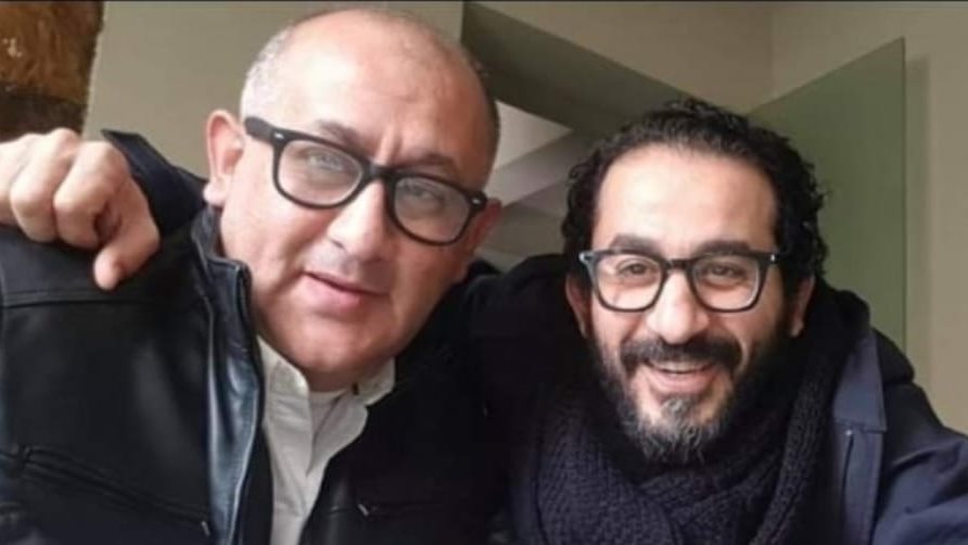 الفنان أحمد حلمي وشقيقه 