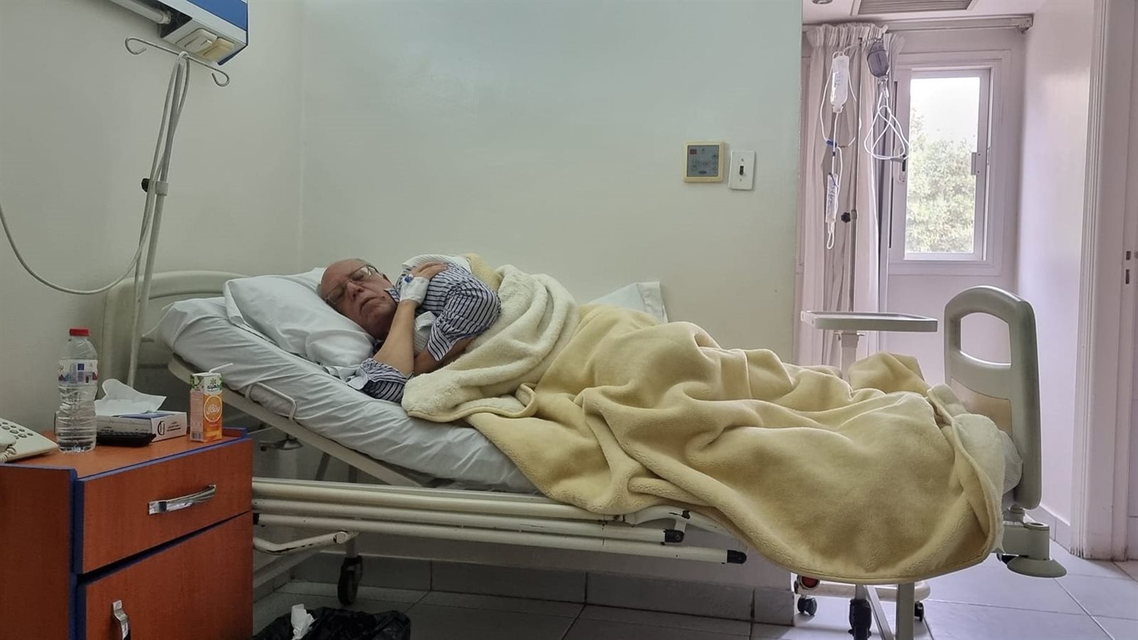 عاطف شكري فى المستشفى 