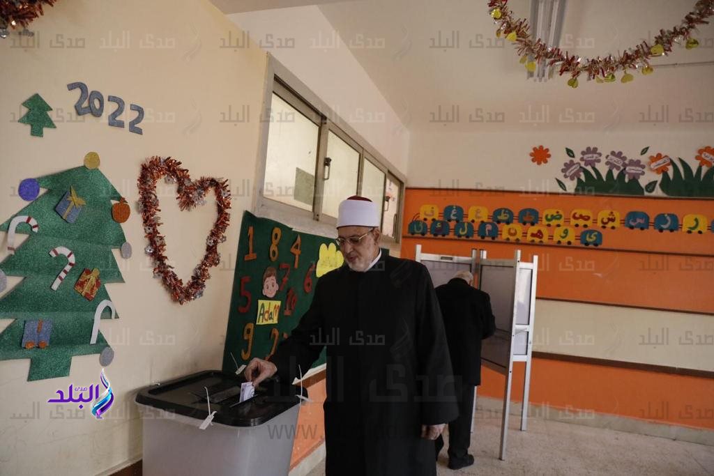وكيل الأزهر يدلي بصوته في الانتخابات الرئاسية 
