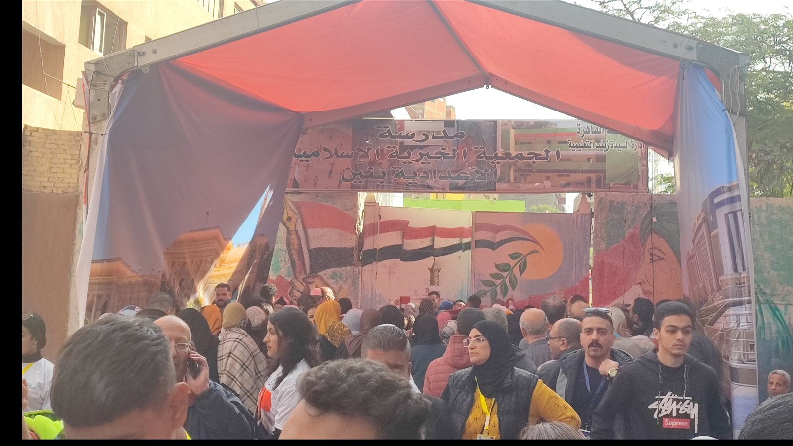  زحام أمام لجان السيدة زينب للمشاركة في الانتخابات الرئاسية