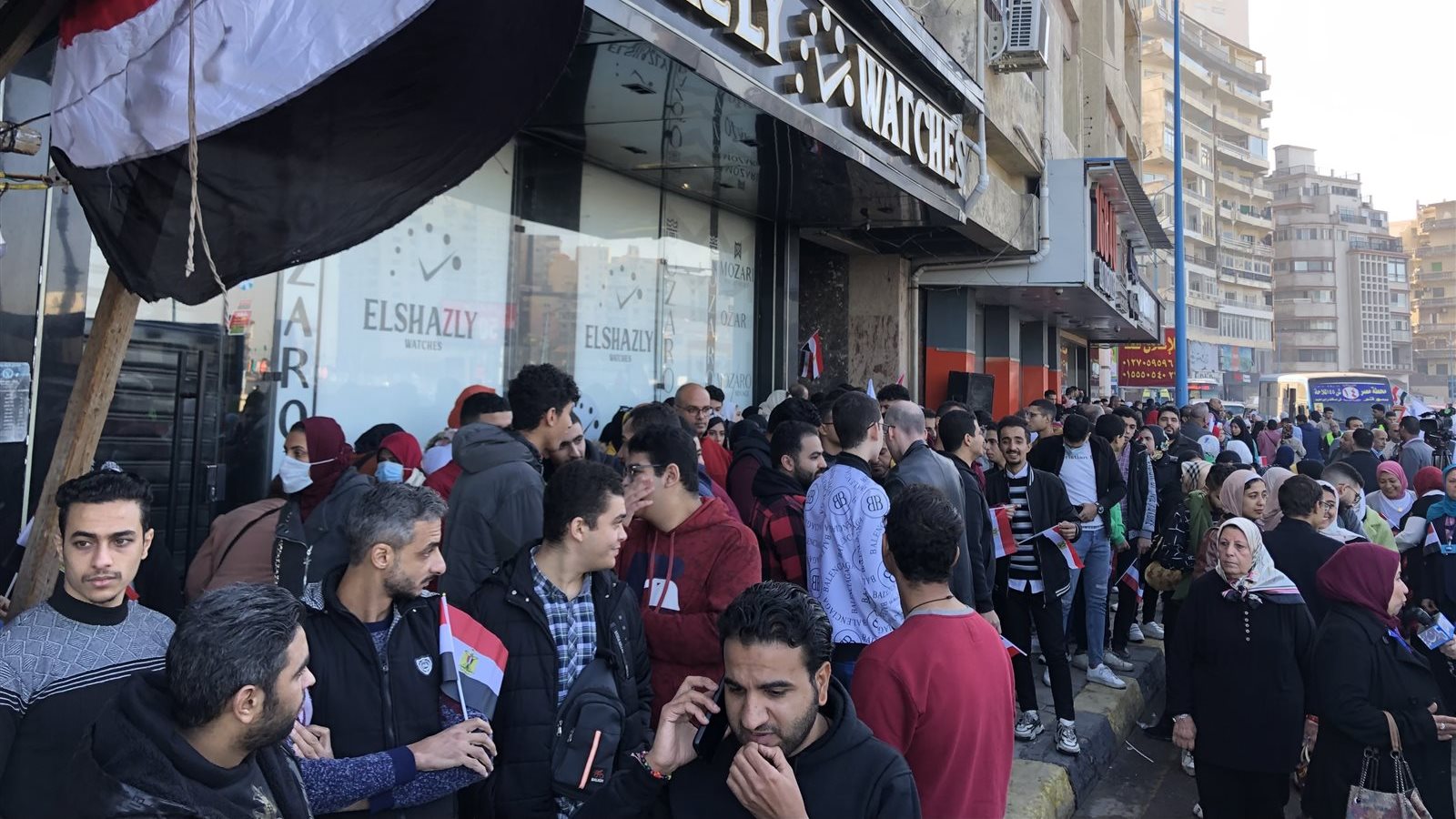 الناخبين أمام اللجان الانتخابية