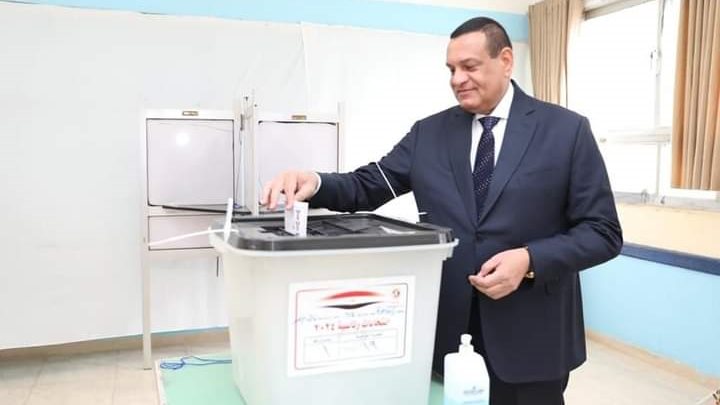 وزير التنمية المحلية يدلي بصوته في الانتخابات الرئاسية 
