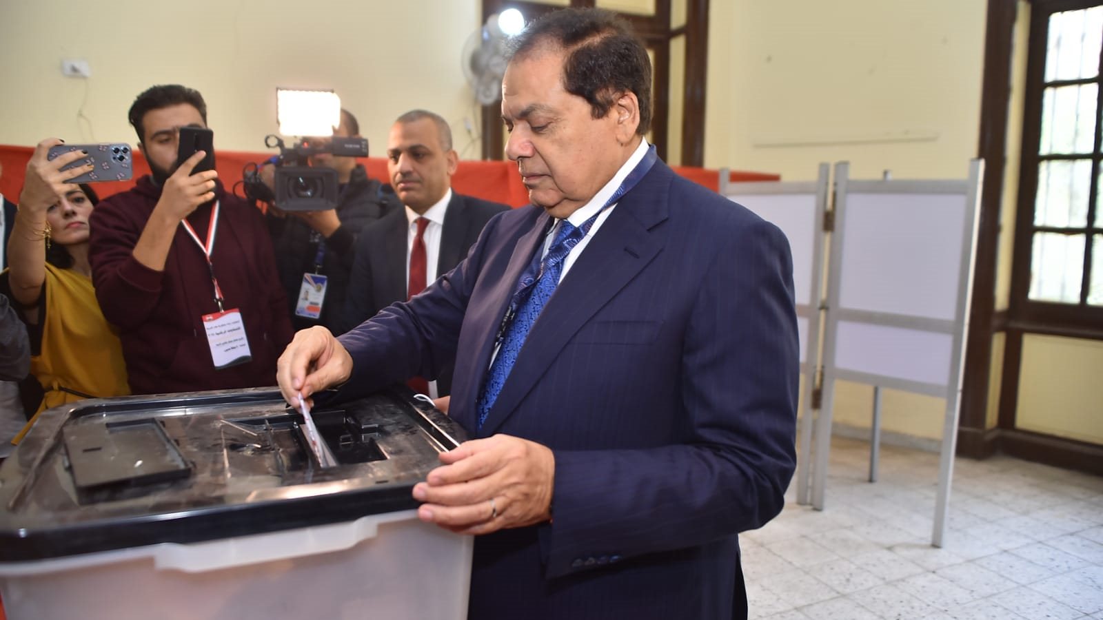 النائب محمد أبو العينين