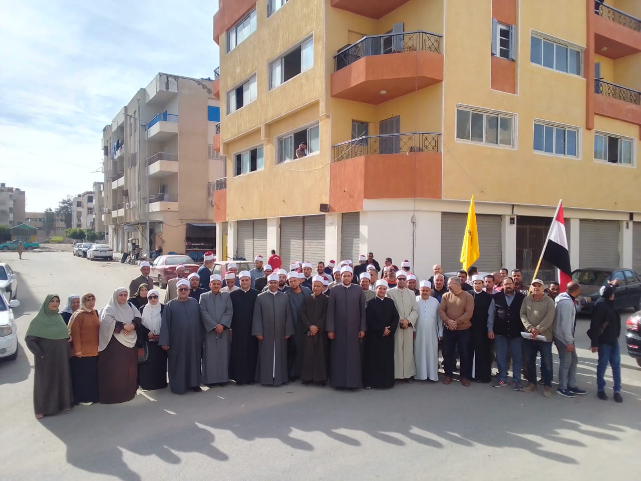 أئمة الأوقاف يتوافدون بكثافة على لجان الاقتراع