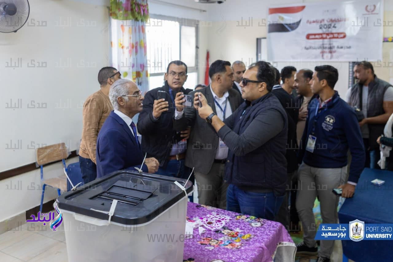 رئيس جامعة بورسعيد يدلي بصوته في الانتخابات الرئاسية3