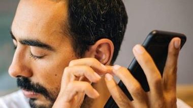 مايكروسوفت تطلق تطبيق لمساعدة المكفوفين على الموبايل