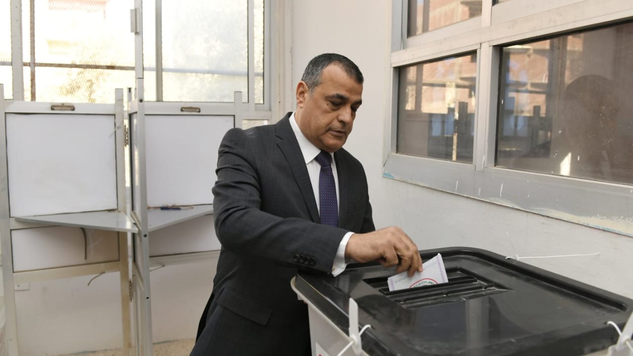 وزير الإنتاج الحربي يدلي بصوته في الانتخابات الرئاسية 