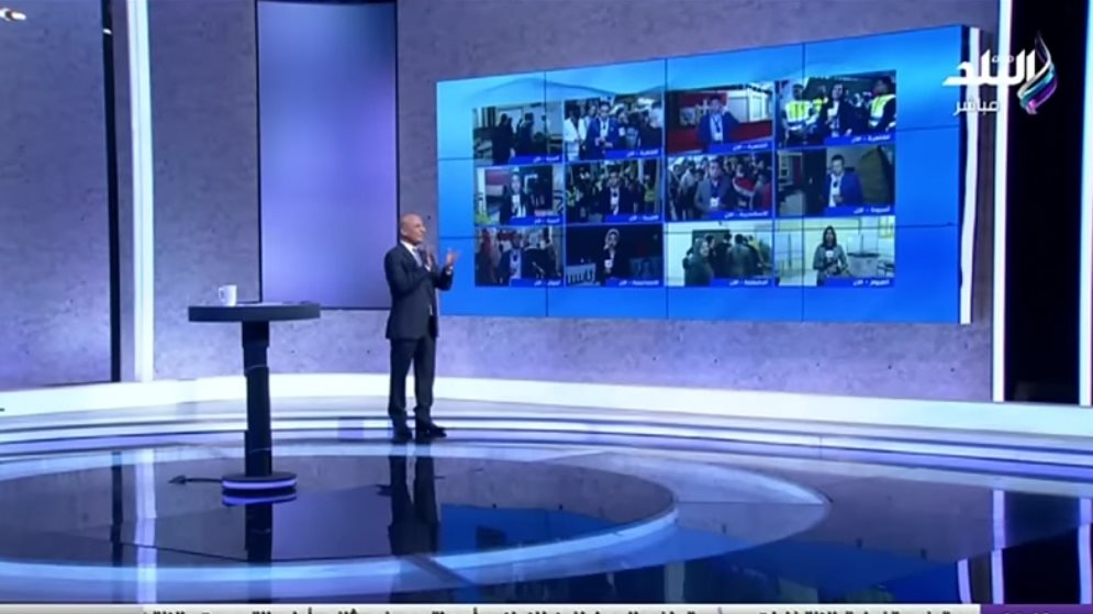 أحمد موسى يصفق على الهواء 