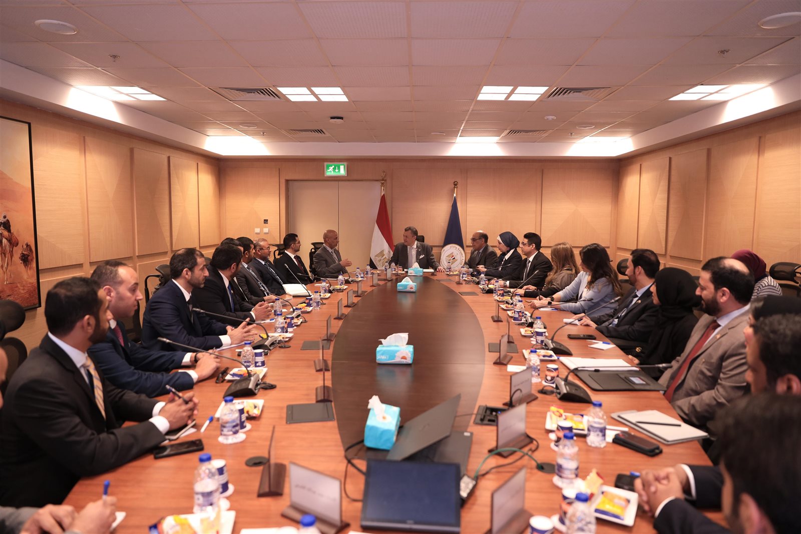 وزير السياحة والآثار مع وفد كلية الدفاع الوطني الإماراتية 