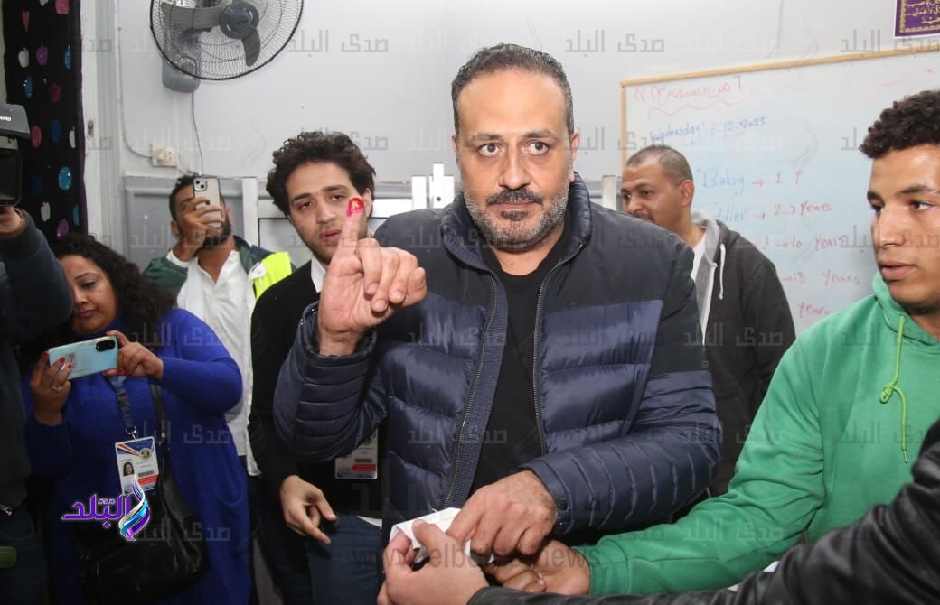 الفنان خالد سرحان يدلى بصوته الانتخابى4